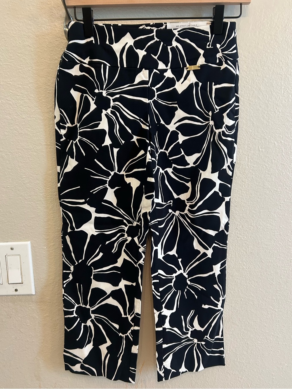 INC International Concepts Black and White Floral Capris